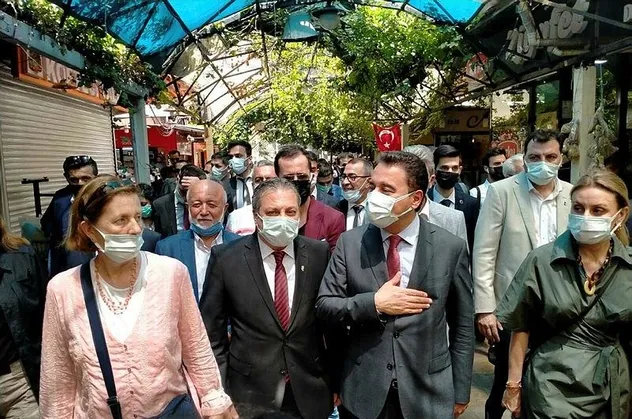 Ali Babacan'a esnaf ziyareti sırasında soğuk duş: Davasını satana bin tane oyum olsa bir tanesini vermem