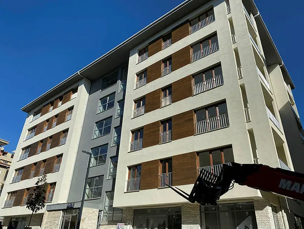 Kartal'da çöken bina sahiplerine yeni daireler teslim edildi-1