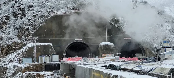 zigana-tuneli-ile-581-milyon-tl-tasarruf-dunyada-ucuncu-avrupada-ve-turkiyede-tek-1643530213458.jpg Zigana Tüneli ile 58,1 milyon TL tasarruf! Dünyada üçüncü Avrupa'da ve Türkiye'de tek-6