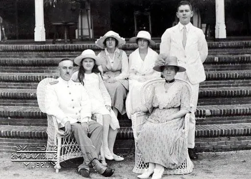 Audrey Hepburn'un babası var! Whittall'ler Londra'dan başladı soluğu Ege'de aldı | Whittall ailesi'nin film gibi hikayesi-12