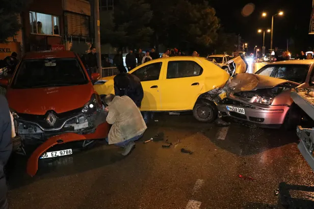 Bolu'da alkollü sürücü park halindeki 7 araca çarptı-2