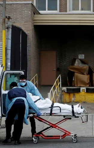 ABD'de sağlık sistemi çöktü! Tıp öğrencileri erken mezun edilecek