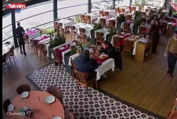 Ünlü sanatçı Cahit Berkay kullandığı araçla restorana böyle daldı