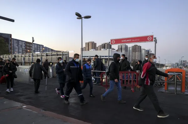 istanbul-trafik-durumu-megakentte-artik-bir-yerden-bir-yere-gitmek-imkansiz-1637907614642.jpg İstanbul trafik durumu! Megakentte artık bir yerden bir yere gitmek imkansız-7