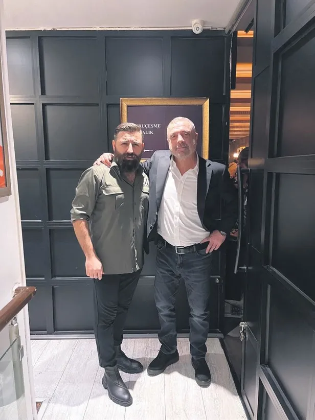 unlu-sovmen-mehmet-ali-erbilin-kizi-yasminden-yasak-ask-skandali-evli-is-adamiyla-1642447715923.jpeg Ünlü şovmen Mehmet Ali Erbil'in kızı Yasmin'den yasak aşk skandalı! Evli iş adamıyla...-11