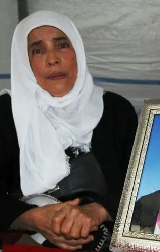 Evlat nöbetindeki acılı anne Hatice Levent'in yürek yakan feryadı: "O silahı at, kalem tutuyordu senin elin"