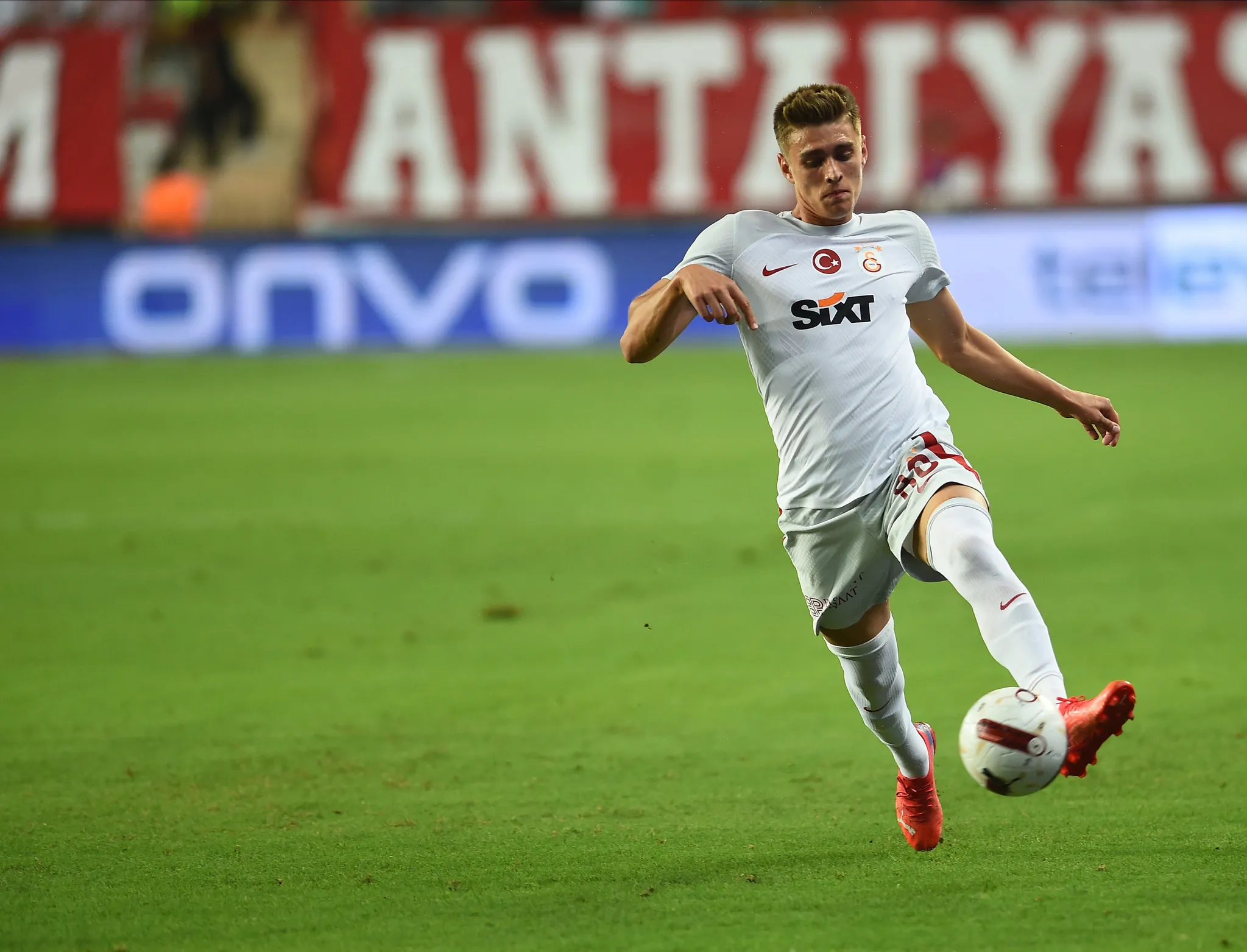 İşte Galatasaray'ın yeni sağ beki! Doue olmadı o geliyor - 5