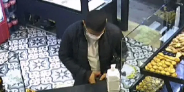 ekmek-almaya-geldi-tezgahtaki-calisanin-telefonunu-caldi-1634885437450.jpg