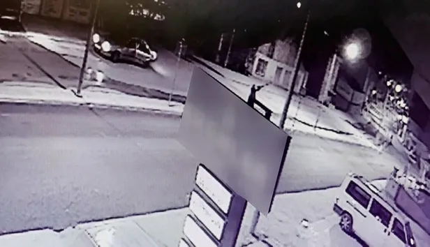 karabukte-korku-dolu-anlar-pompali-tufekle-eve-ates-acti-1635617032489.jpeg Karabük'te korku dolu anlar! Pompalı tüfekle eve ateş açtı...-3