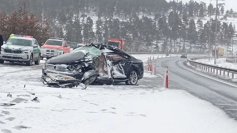 Otomobil tankere çarptı. (DHA)