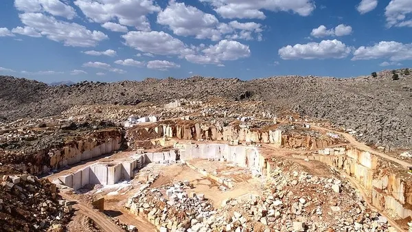 dunyanin-rezervinin-3te-1inden-fazlasi-turkiyede-mermerde-dikkat-ceken-rakamlar-1613394572662.jpg