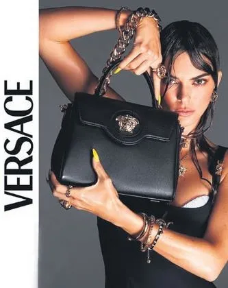 Versace’nin yeni kampanyasının fotoğraflarını Mert Alaş çekti-2
