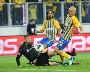 Beşiktaşta Galatasaray derbisi öncesi sakatlık şoku! Burak Yılmaz...