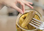 Kavanozun içine sadece bir tutam atın! Turşunuz bir daha hiç erimeyecek