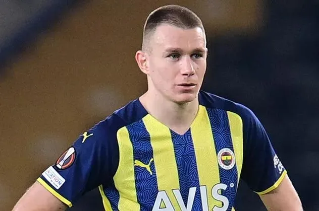 Fenerbahçe'nin Luan Peres transferinden sonra Attila Szalai'nin ayrılık dedikoduları başladı