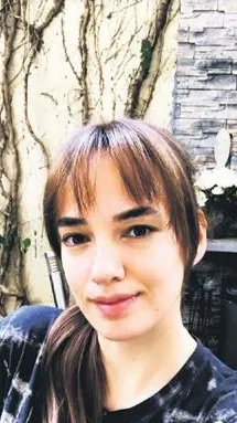 Kuaförler açılır açılmaz saçlarını boyatan Seda Bakan kendini tanımadı!