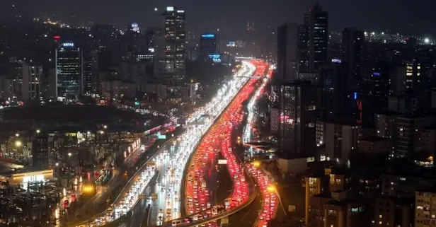 İstanbul'da trafik yoğunluğu yüzde 90! Merter-İncirli yönünde yaralanmalı kaza: Sağ şerit kapatıldı