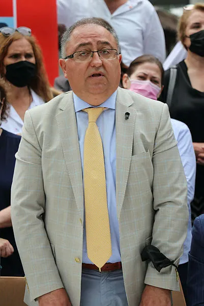 Yalova Belediyesi'ndeki zimmet skandalı hakkında flaş gelişme! CHP'li eski başkan Vefa Salman'a bir dava daha!-2