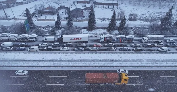Tır yolu makasladı! Anadolu Otoyolu Ankara istikameti ulaşıma kapatıldı