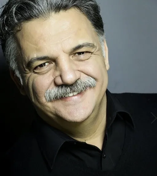 Tiyatroda cinsel saldırı: “Ayağıma masaj yapma bahanesiyle yönetmenim beni taciz etti”-1