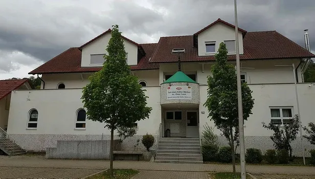 almanyada-camiye-irkci-saldiri-1605894783057.jpeg Almanya'da camiye ırkçı saldırı! İslamofobik yazılar...-1