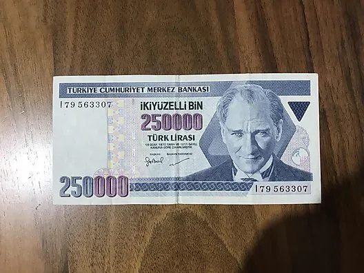 250000-tllik-bu-eski-banknotu-bulduysaniz-mujde-yasadiniz-sandiklari-kurcalayin-servet-ediyor-sizde-de-varsa-1687157205634.jpg 250.000 TL'lik bu eski banknotu bulduysanız dikkat zengin oldunuz! Bir tanesi dahi servet ediyor! Sizde de çıkarsa...-3
