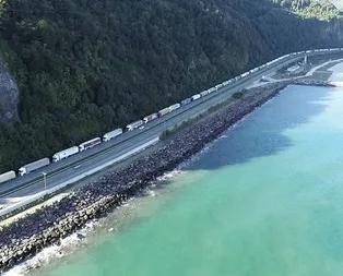 Son dakika: Ermeniler Türk TIRlarına saldırıyor: Artvin’deki Sarp Sınır Kapısı’nda 15 kilometre kuyruk oluştu