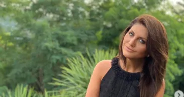 Sibel Canın kızı mayolu yakalandı! Instagramda incecik görünen Melisa Ural hesabını kapattı