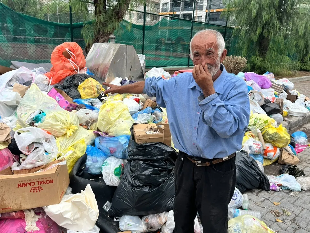izmir-karsiyaka-cop-yiginlariyla-bogusuyor-chpli-baskan-tatilde-1792046390948.jpg İzmir’de Buca’nın ardından Karşıyaka’da çöpler sokaklara taştı: Kötü koku ve sinek vatandaşları bezdirdi-3