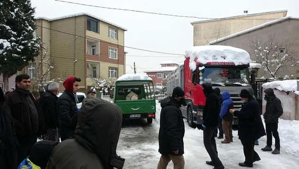 İstanbul'da korkunç olay! Annesinin başını kesen çocuk ardından sela okudu-3