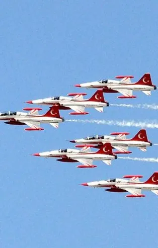 Türk Yıldızları Akrobasi Timi'nden Büyük Taarruzun 98'inci yılında gövde gösterisi