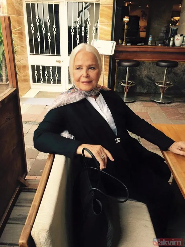 Gönül Yazar’dan canlı yayında Ajda Pekkan ve Tarık Akan itirafı! Ajda Pekkan’ı yıllar sonra ifşa etti! “Bir gece onun evinde...” - 3