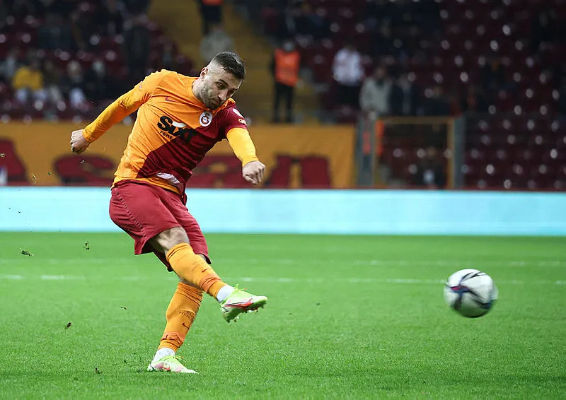Galatasaray'da 8 ayrılık birden! - 9