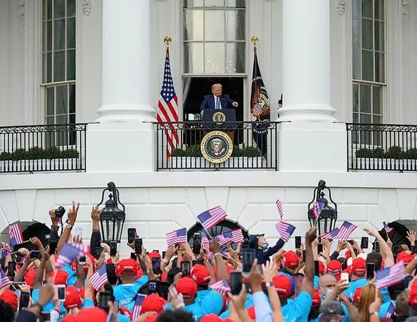 ABD Başkanı Donald Trump Beyaz Saray bahçesine yüzlerce kişiyi topladı!-6