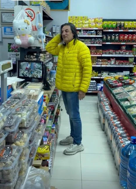 sarkici-celik-konyada-borc-defterini-kapatti-bakkal-kapisindaki-not-1775742110530.jpg Şarkıcı Çelik Konya'da borç defterini kapattı! Bakkal kapısındaki not!-5