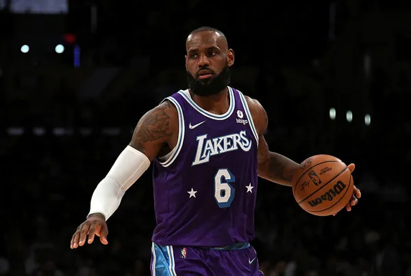lebron-james-nba-tarihine-gecti-30-bin-sayi-10-bin-ribauntla-ilke-imza-atti-1647244119333.jpg LeBron James NBA tarihine geçti! 30 bin sayı, 10 bin ribauntla ilke imza attı-2