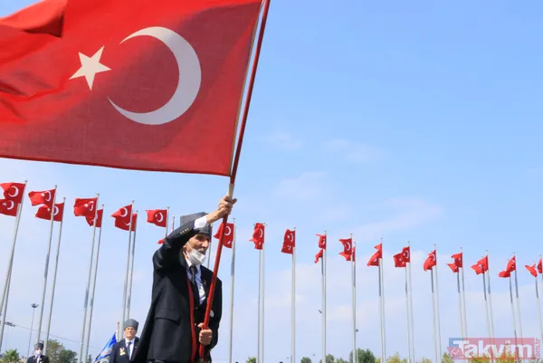 30 Ağustos Zafer Bayramı coşkusu tüm yurtta! Herkes meydanlara akın etti - 27