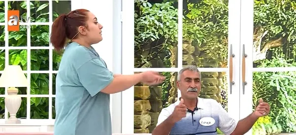 5-cocuguyla-30-yillik-esini-terk-eden-nurcana-esra-erol-ulasti-gercek-canli-yayina-bomba-gibi-dustu-annesinin-1665008966046.jpg 5 çocuğuyla 30 yıllık eşini terk eden Nurcan’a Esra Erol ulaştı! Gerçek canlı yayına bomba gibi düştü! Annesinin cevabı kızını gözyaşlarına boğdu-6