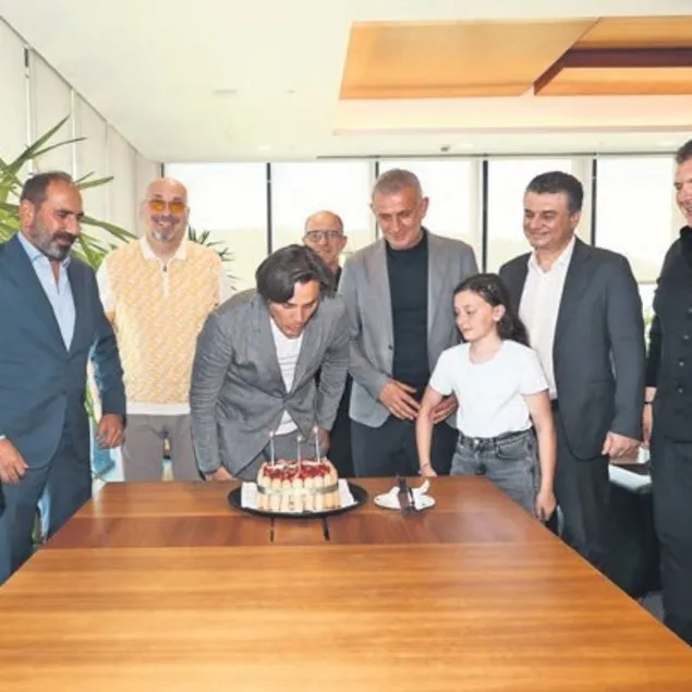 Montella’ya doğum günü sürprizi