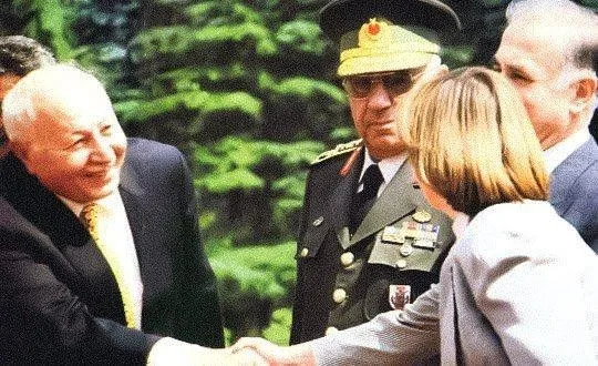 28 Şubat zulmünün baş mimarı İsmail Hakkı Karadayı 27 Mayıs darbesinin yıl dönümünde gömüldü!-3