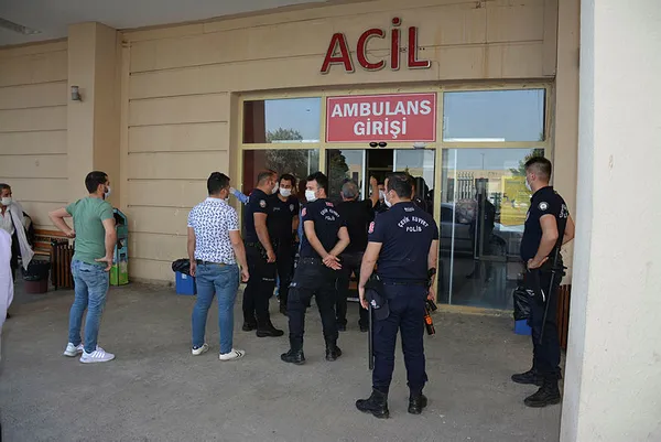 2-yasindaki-mustafa-aracin-altinda-kalarak-can-verdi-1590738342376.jpg 2 yaşındaki Mustafa aracın altında kalarak can verdi!-1