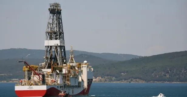 Yavuz sondaj gemisi Çanakkale Boğazı'ndan geçti! Bakım ve onarım için Yalova'ya götürülüyor