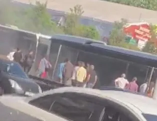 Yenibosna’da metrobüste yangın! Motor kısmında...