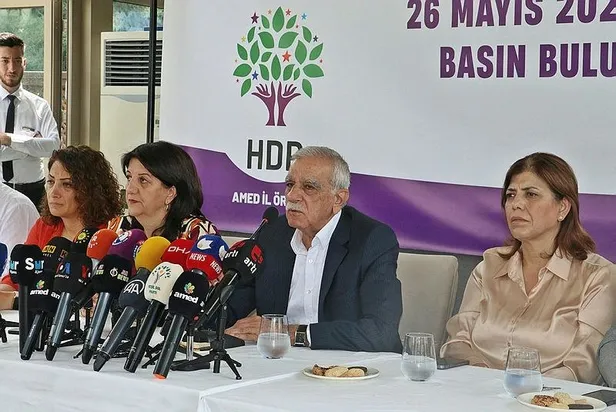 kilicdaroglunun-ortaklari-birbirine-girdi-hdpli-pervin-buldandan-umit-ozdaga-olay-sozler-ahmet-turkten-kurdist-1685103964580.jpeg Kılıçdaroğlu'nun ortakları birbirine girdi! HDP'li Pervin Buldan'dan Ümit Özdağ'a olay sözler... Ahmet Türk'ten 'Kürdistan' skandalı...-5