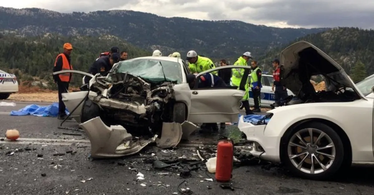 Antalya-Konya Karayolu'nda feci kaza! 4 ölü, 2 yaralı