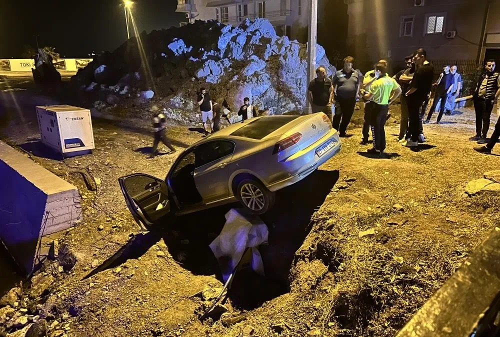Navigasyon mağduru: Otomobil araziye uçtu!