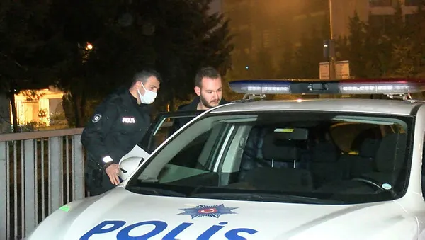 1641696636066.jpg Kontrolden çıkan lüks cip bariyerlere çarptı alev aldı! Alkollü sürücü alkolmetreyi üflememek için direndi! Yer: İstanbul-5
