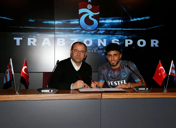 Son dakika haberi... Trabzonspor, Bilal Başacıkoğlu transferini KAP'a bildirdi-1