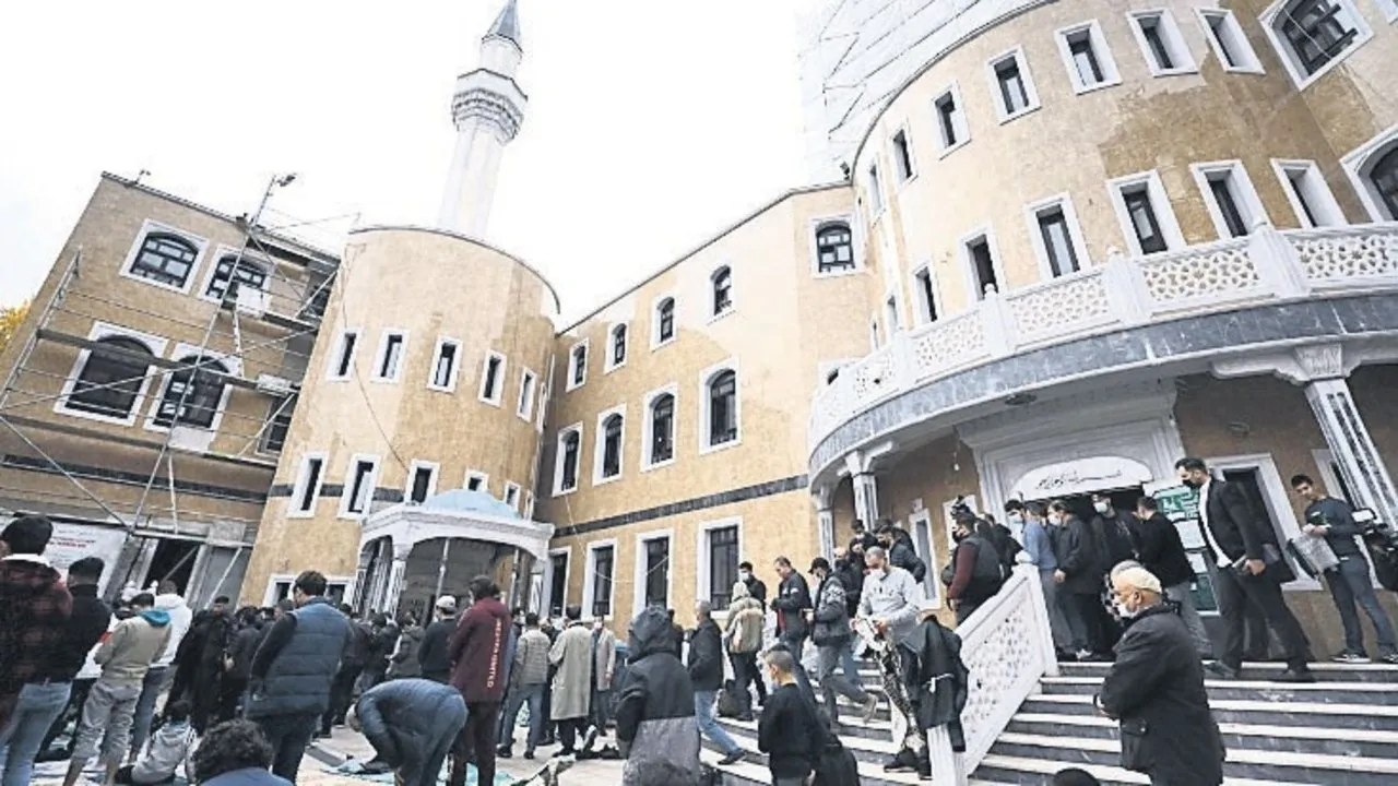 Berlin Fatihi Emre hoca