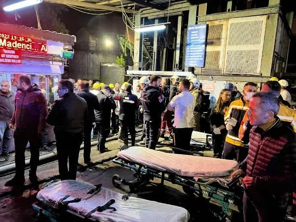 Bartın'da maden ocağında patlama meydana geldi! Yer altında kalan işçileri kurtarma çalışmaları sürüyor-8